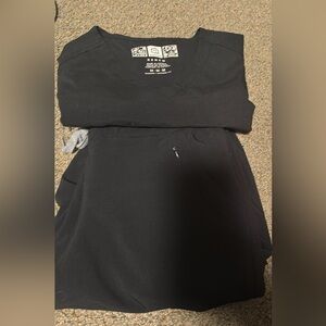 Women’s wonder wink jogger scrub set